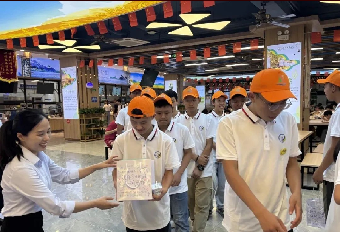 「心光·未来」：大凉山少年职业发现之旅 合肥站第二天（转载自启航爱心公益）