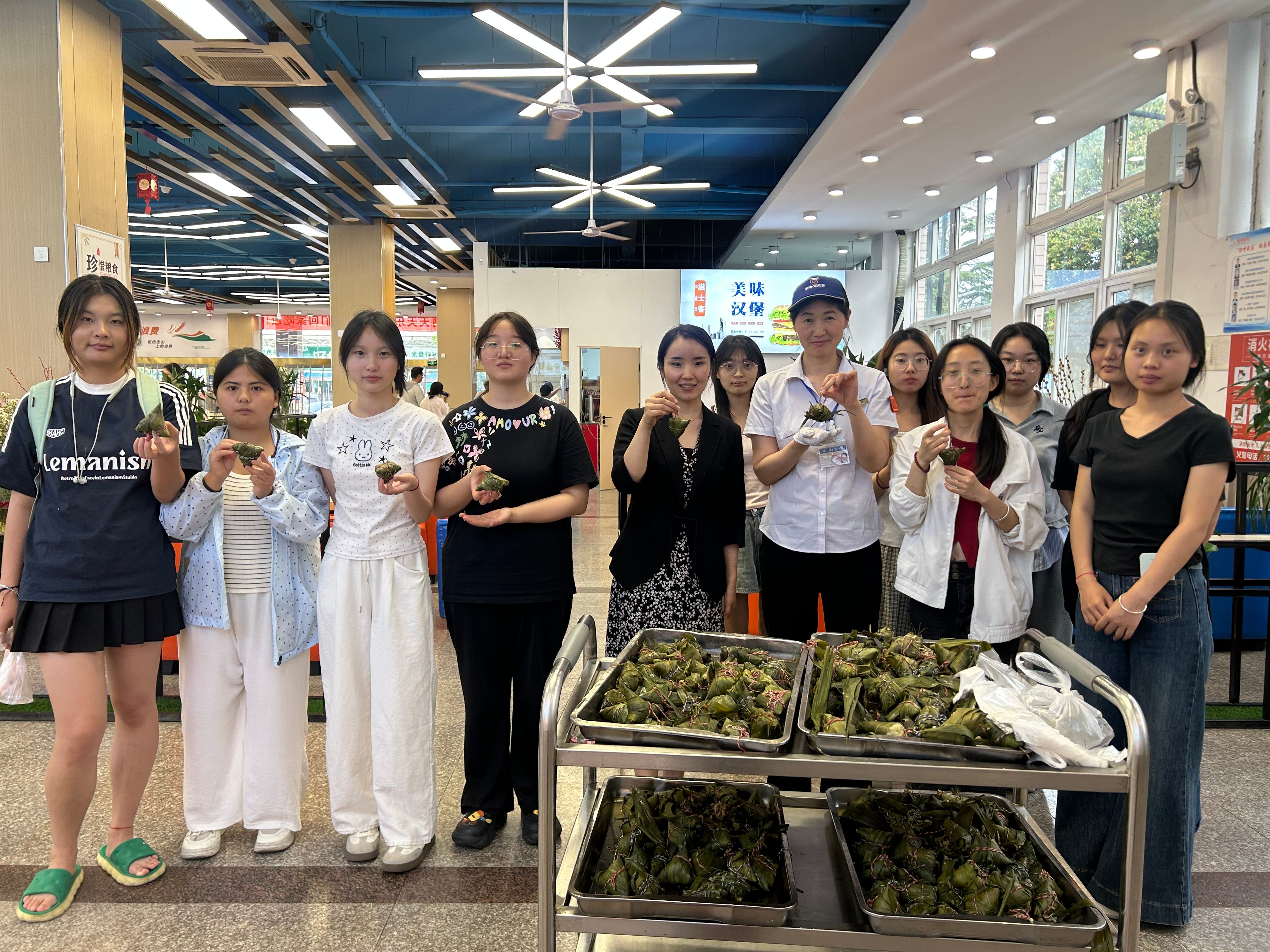 粽香满校园，情暖师生心｜润博餐饮餐厅端午节活动回顾